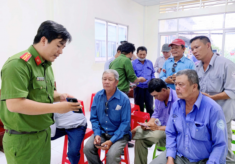 Đảng viên, cán bộ phải đi đầu trong chuyển đổi số -0