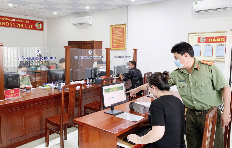 Đảng viên, cán bộ phải đi đầu trong chuyển đổi số -0