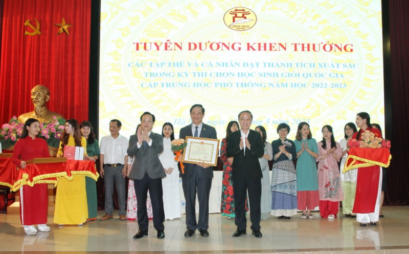Hà Nội tuyên dương khen thưởng học sinh giỏi quốc gia năm 2023 -0