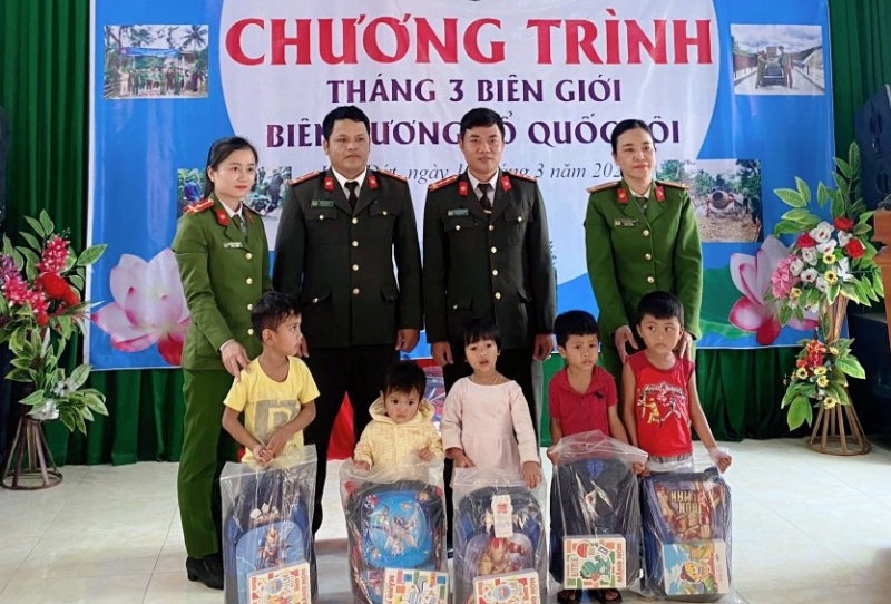 Tuổi trẻ Công an tỉnh Thừa Thiên-Huế với nhiều hoạt động ý nghĩa hướng về vùng biên giới -0