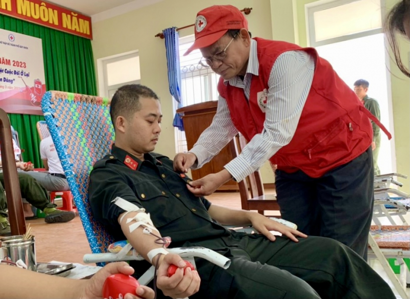 Trung đoàn CSCĐ Nam Trung bộ tổ chức hiến 325 đơn vị máu -0