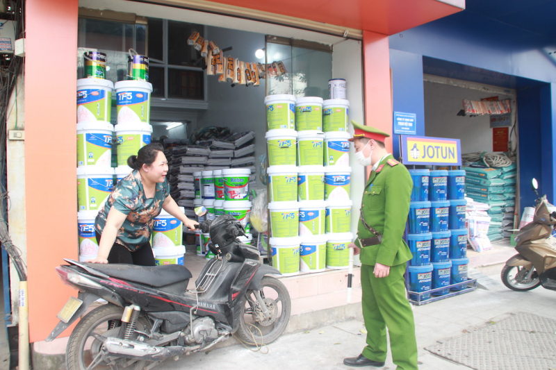 Một ngày theo chân cảnh sát trật tự và giao thông làm nhiệm vụ  -0