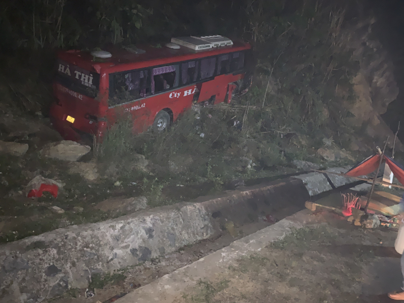 Vụ xe khách đâm taluy làm 1 người tử vong: Kiểm tra nồng độ cồn lái xe khách và hạn kiểm định của xe ô tô -0
