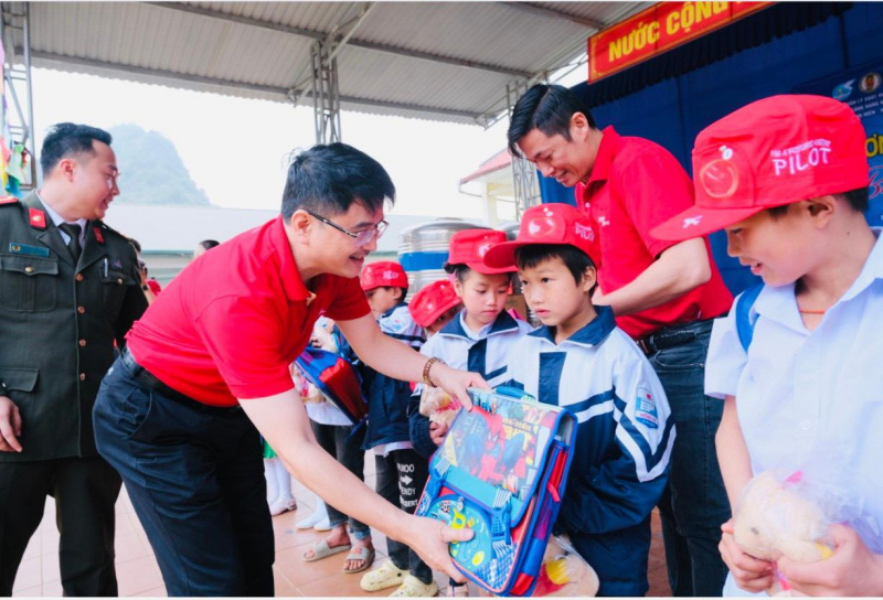 Tiếp sức cho các em học sinh có hoàn cảnh khó khăn tại Cao Bằng -0