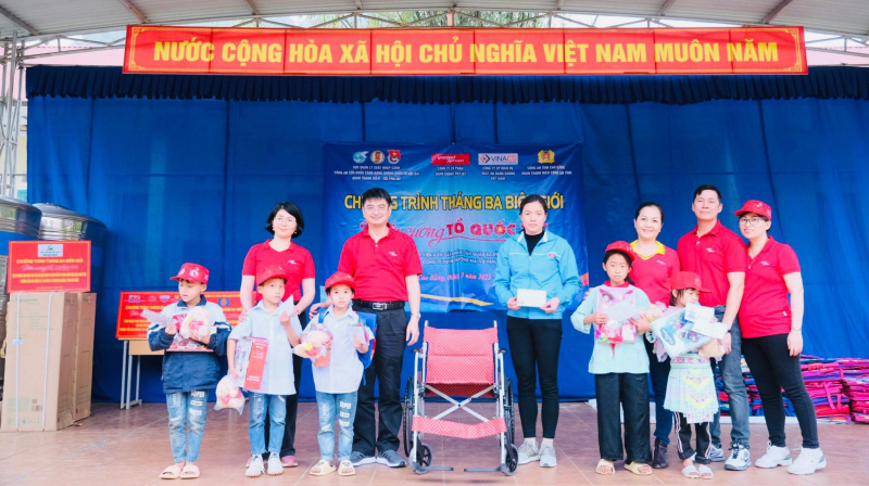 Tiếp sức cho các em học sinh có hoàn cảnh khó khăn tại Cao Bằng -1