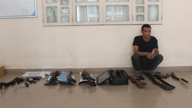 Nhóm đối tượng mua bán, tàng trữ hàng chục khẩu súng -0