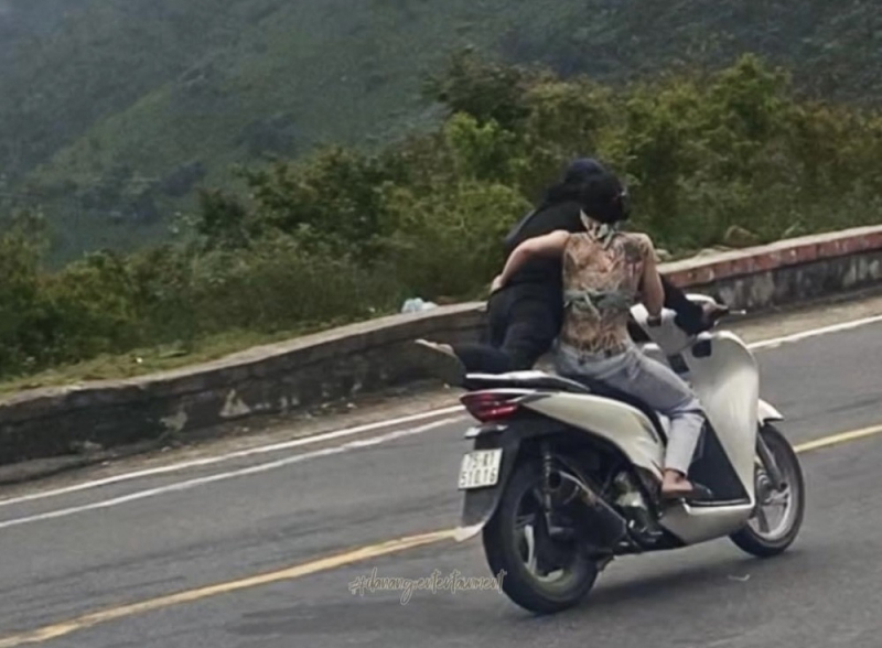 Công an đang khẩn trương xác minh xe SH biển số 75 làm “xiếc”trên đèo Hải Vân -0