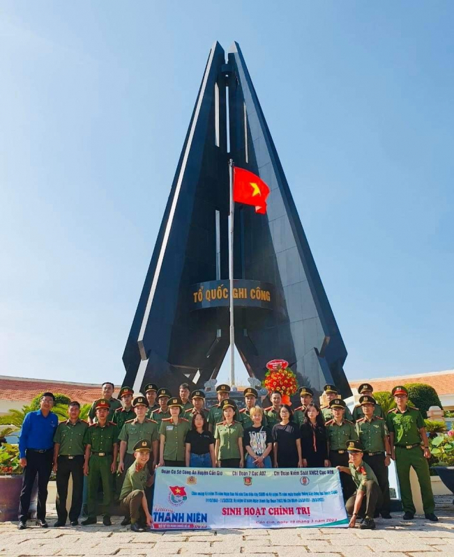 Công an hai đơn vị về nguồn kết hợp công tác xã hội tình nghĩa tại huyện Cần Giờ -0