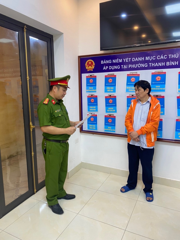 Bán và giao đất trái thẩm quyền, nguyên Phó Bí thư Đảng uỷ, Chủ tịch UBND xã và thủ quỹ thu trên 7,3 tỷ đồng. -0