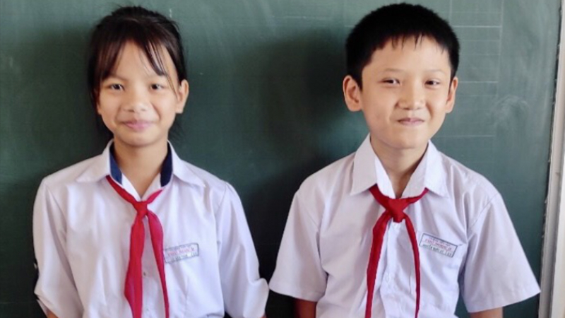 Hai học sinh nhặt được tài sản hơn 100 triệu đồng đem nộp cho nhà ...