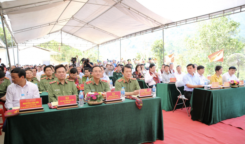 Thượng tướng Lương Tam Quang trao tặng nhà mẫu và kinh phí hỗ trợ xây dựng nhà cho các hộ nghèo, khó khăn về nhà ở trên địa bàn tỉnh Nghệ An -0