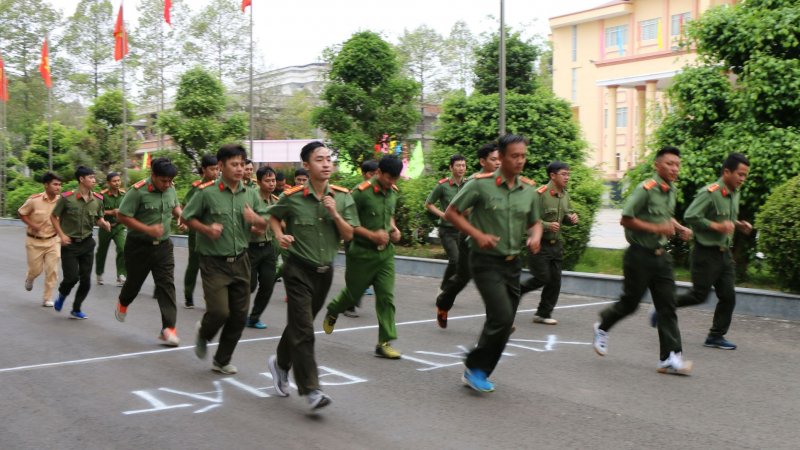 Sôi nổi hoạt động rèn luyện sức khỏe tại Cụm thi đua số 6  -6