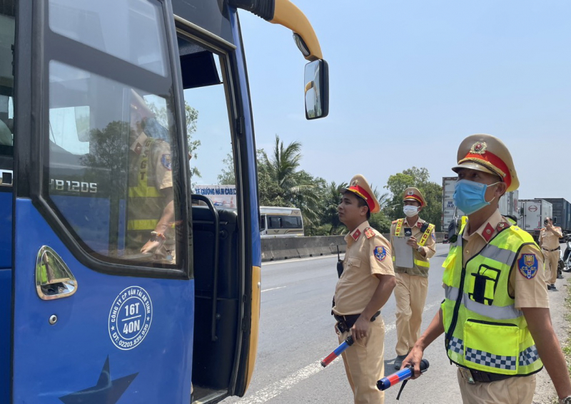 Truy bắt đối tượng cướp giật đang tẩu thoát hơn 1.400 km trên xe khách -0