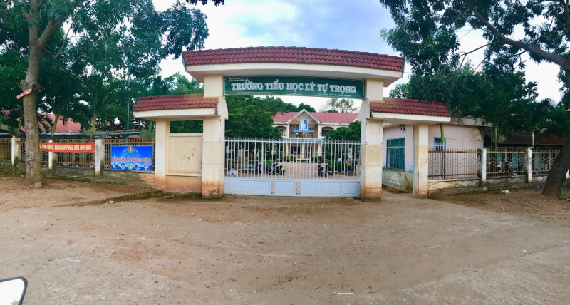 Điều tra vụ hàng chục học sinh bị ngộ độc sau khi nhận bóng bay từ người lạ -0