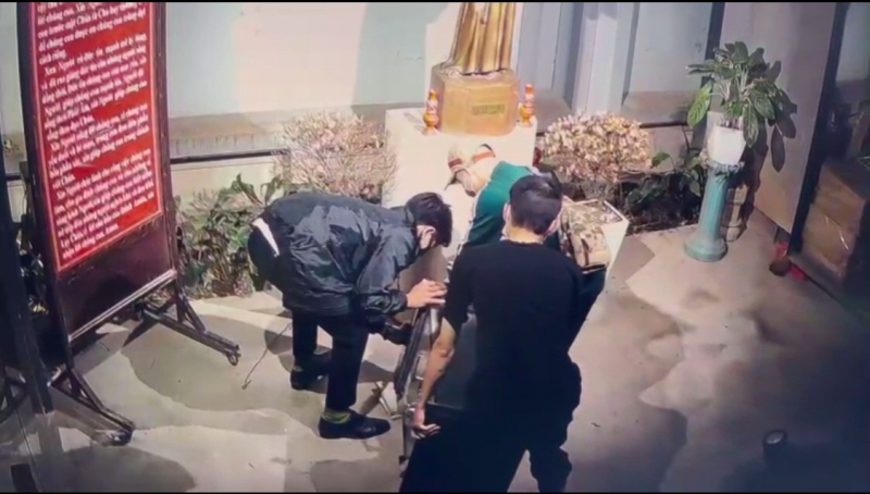 Hà Nội: Bắt nhóm đối tượng chuyên mò vào cơ sở tôn giáo trộm cắp tiền công đức -0