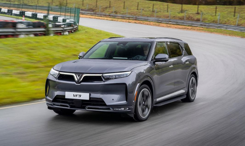 Ngày 27/3, VinFast bàn giao lô xe VF 9 đầu tiên -0