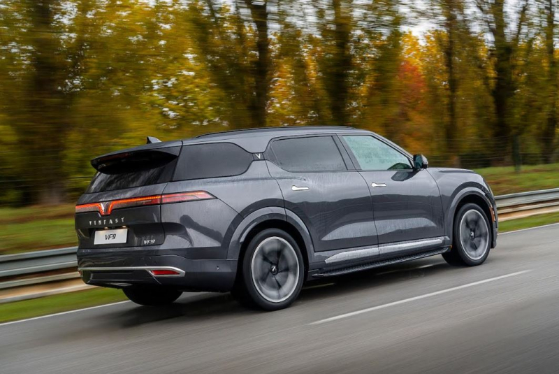 Ngày 27/3, VinFast bàn giao lô xe VF 9 đầu tiên -1