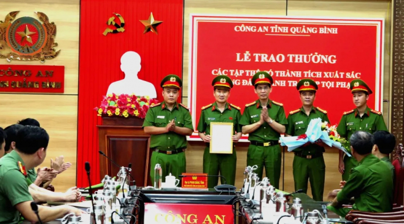 Bộ Công an khen thưởng đột xuất Công an thành phố Đồng Hới -0