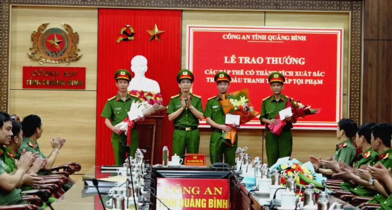 Bộ Công an khen thưởng đột xuất Công an thành phố Đồng Hới -0