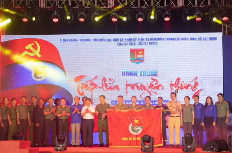 Công an TP Hồ Chí Minh “Tiếp lửa truyền thống” -0