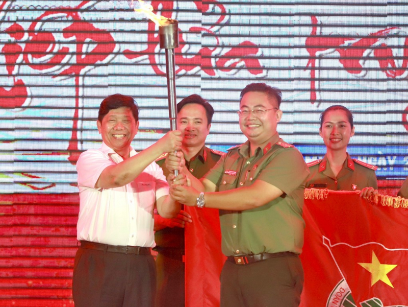 Công an TP Hồ Chí Minh “Tiếp lửa truyền thống” -1