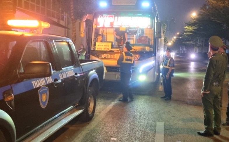 Xử phạt 14 triệu đồng và tước giấy phép xe khách chạy sai hành trình, đón trả khách không đúng nơi quy định -0