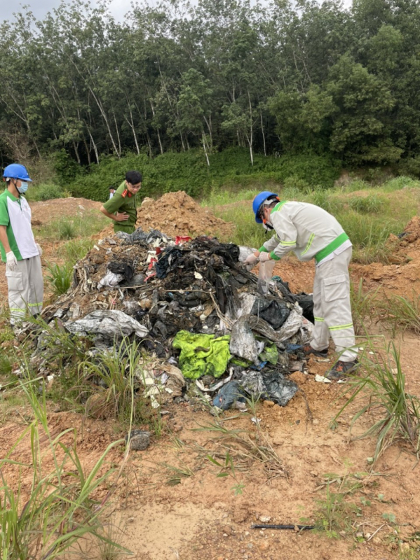 Bị khởi tố vì dùng chất thải rắn để san lấp mặt bằng -0