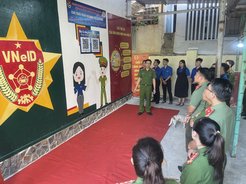 Ra mắt tranh tường bích hoạ “Tuổi trẻ tiên phong chuyển đổi số” -0