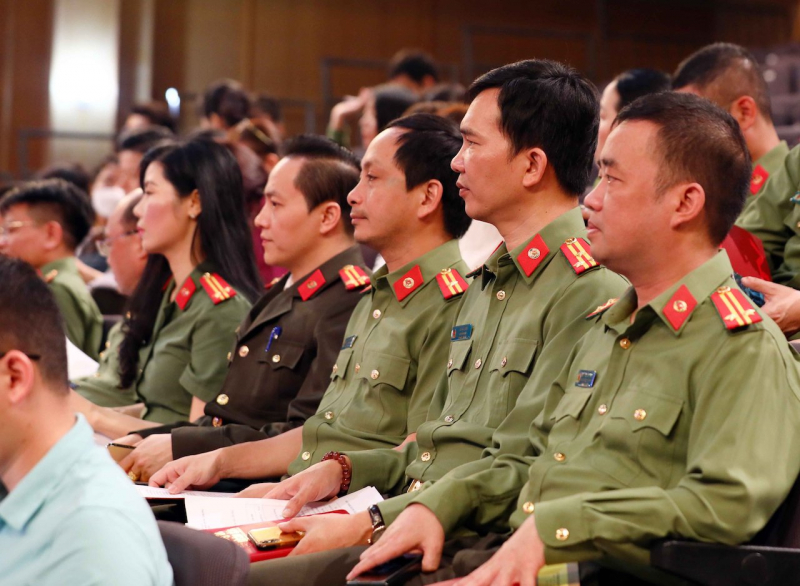 Phối hợp giải đáp nhiều thông tin 