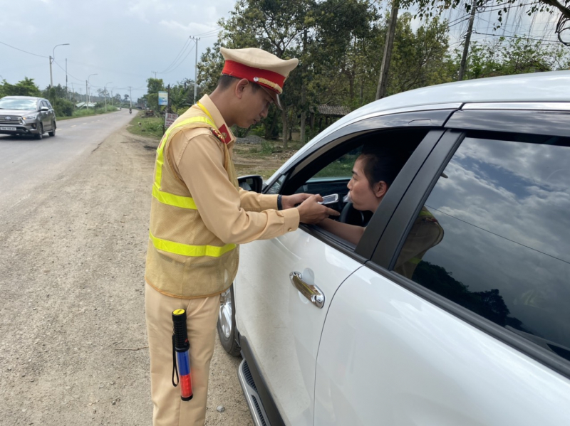 Phú Yên quyết liệt xử lý gần 1.000 người lái xe vi phạm nồng độ cồn -0