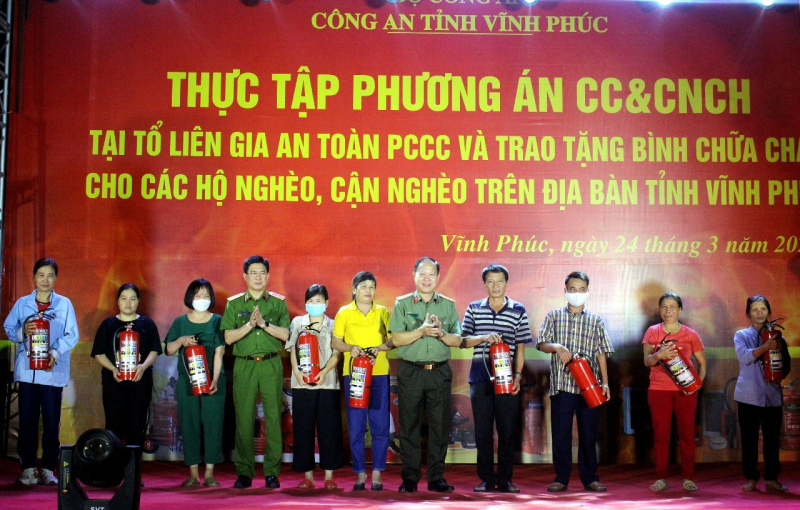 Thực tập phương án chữa cháy và cứu nạn cứu hộ tại tổ liên gia an toàn PCCC -0