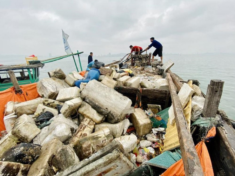 Đồng loạt ra quân dọn sạch rác thải trên các vùng vịnh của Quảng Ninh, Hải Phòng -0