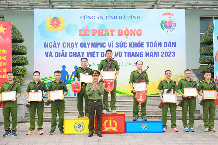 Gần 500 vận động viên tham gia ngày chạy Olympic và giải chạy việt dã vũ trang năm 2023 -0