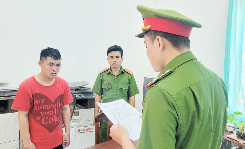 Khởi tố nhân viên chuyển phát nhanh tham ô tài sản -0