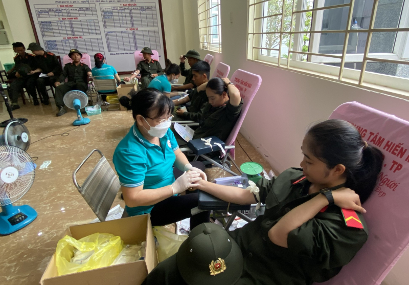 150 cán bộ chiến sĩ, chiến sĩ nghĩa vụ tham gia hiến máu tình nguyện -0