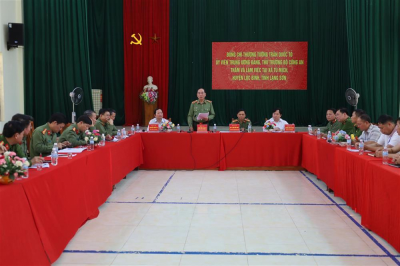 Lang Son asked to attach importance to building police force in border localities -0