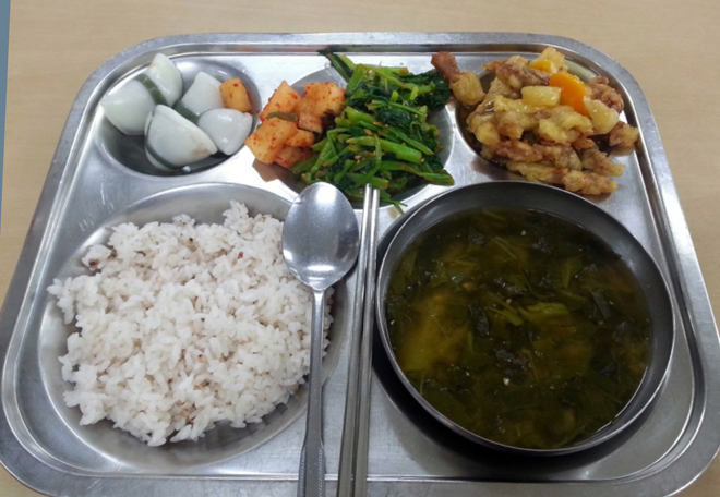 Kiểm soát chặt chẽ nguồn gốc thực phẩm  và quy trình chế biến trong trường học -0