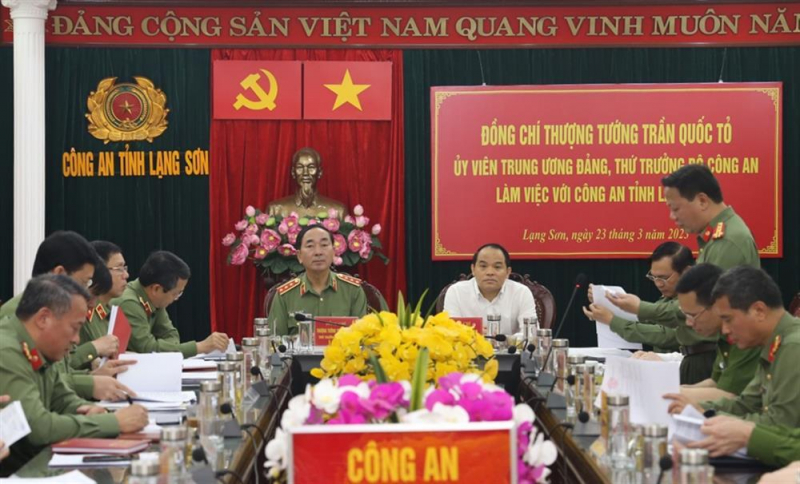 Lang Son asked to attach importance to building police force in border localities -0