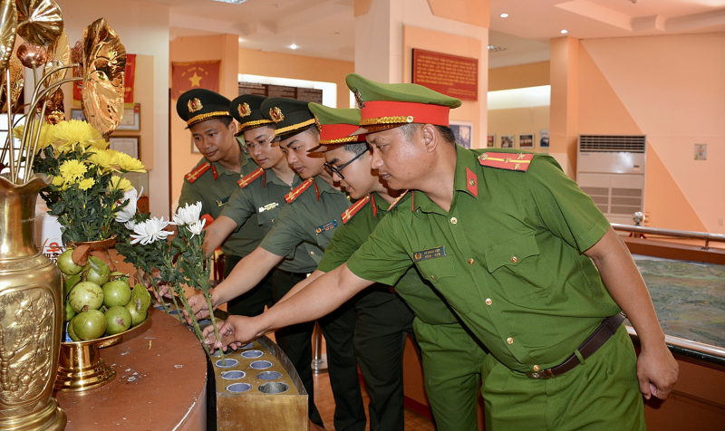 Ý nghĩa chương trình “Hành quân về nguồn” và “Rung chuông vàng” -0