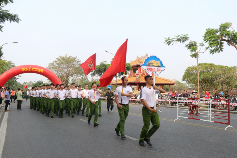 Hơn 1.700 người ở Huế tham gia Ngày chạy Olympic vì sức khỏe toàn dân -0