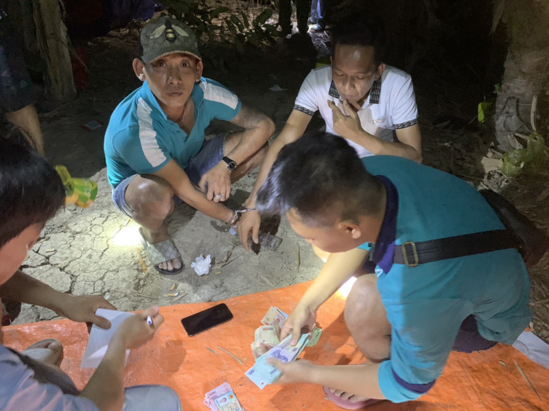 Triệt phá sới bạc ở vùng biên giới -0
