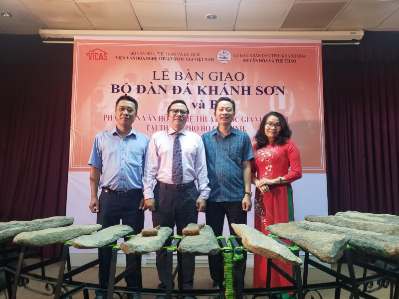 Hai bộ đàn đá Khánh Sơn về lại Khánh Hòa sau 44 năm lưu chuyển nhiều nơi -0