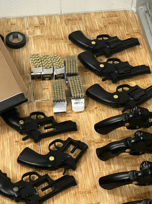 Bắt nhóm đối tượng chế tạo súng, thu giữ 19 khẩu súng và 350 viên đạ -0