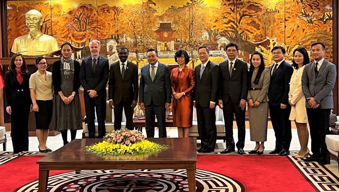 chu-tich-ha-noi-tran-sy-thanh-tiep-giam-doc-trung-tam-di-san-the-gioi.jpeg -0