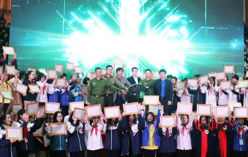 Đảm bảo tốt an ninh học đường, kéo giảm vi phạm pháp luật trong thanh thiếu niên -0