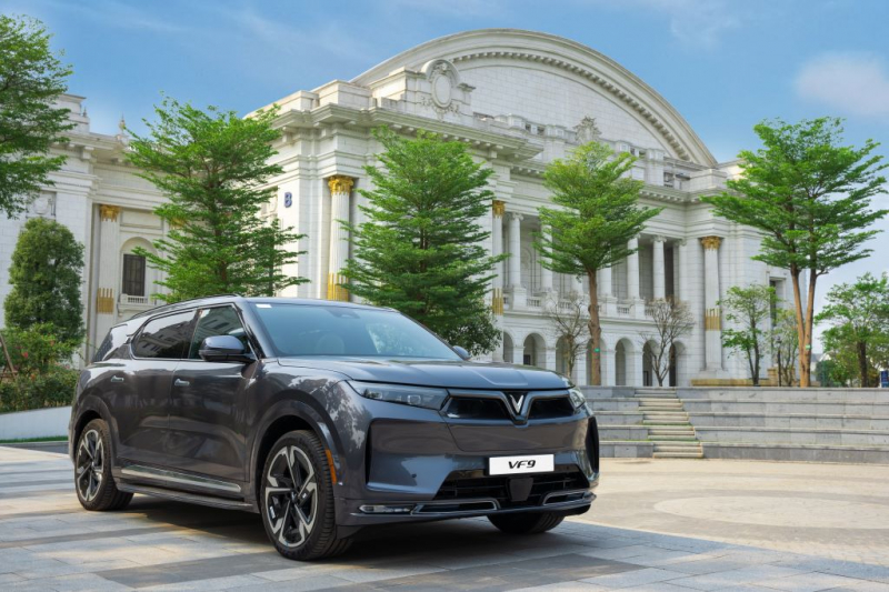 SUV điện cỡ lớn VinFast VF 9 có gì để chinh phục khách Việt? -0