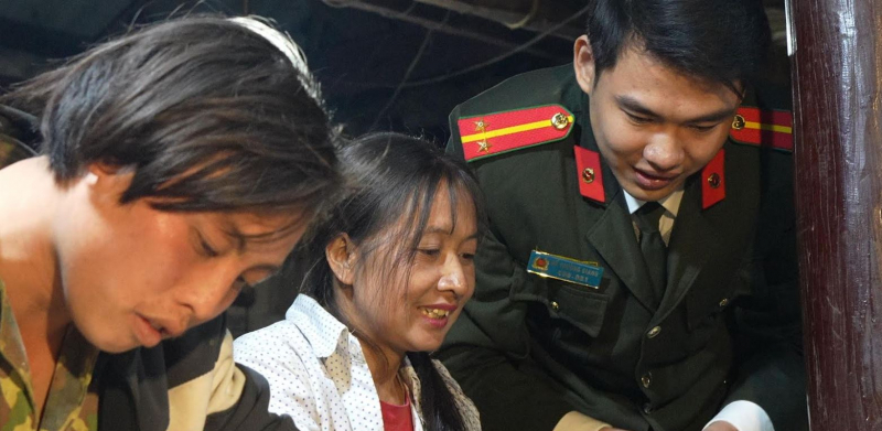 Đưa con chữ về với đồng bào dân tộc Mông ở Lũng Sặp -0