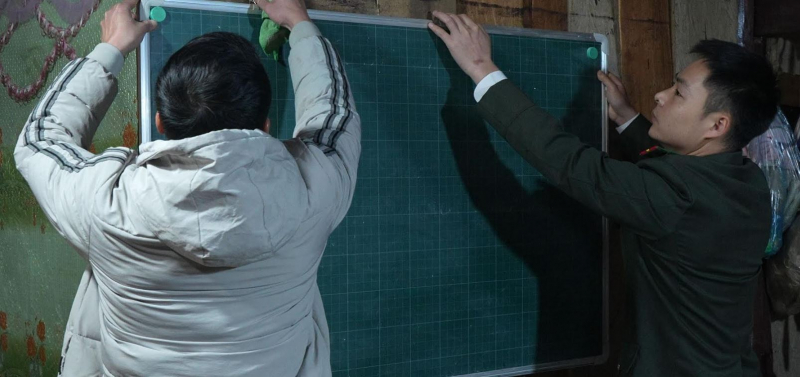 Đưa con chữ về với đồng bào dân tộc Mông ở Lũng Sặp -0