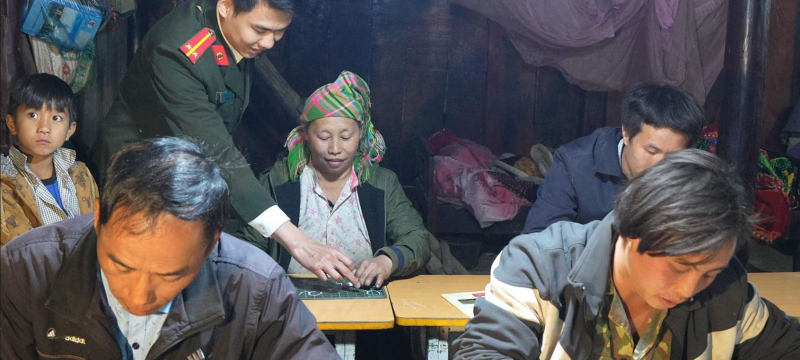 Đưa con chữ về với đồng bào dân tộc Mông ở Lũng Sặp -0