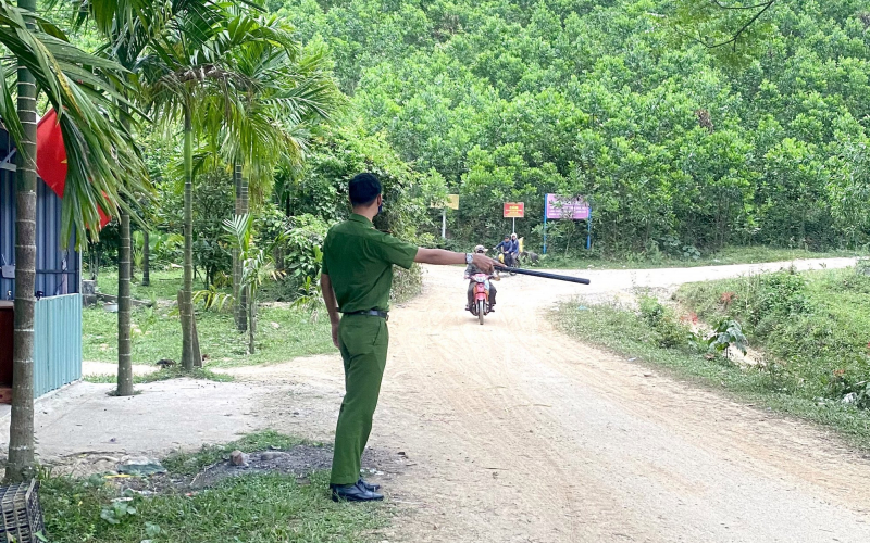 Lập chốt kiểm soát để ngăn “vàng tặc” tại Bồng Miêu -0